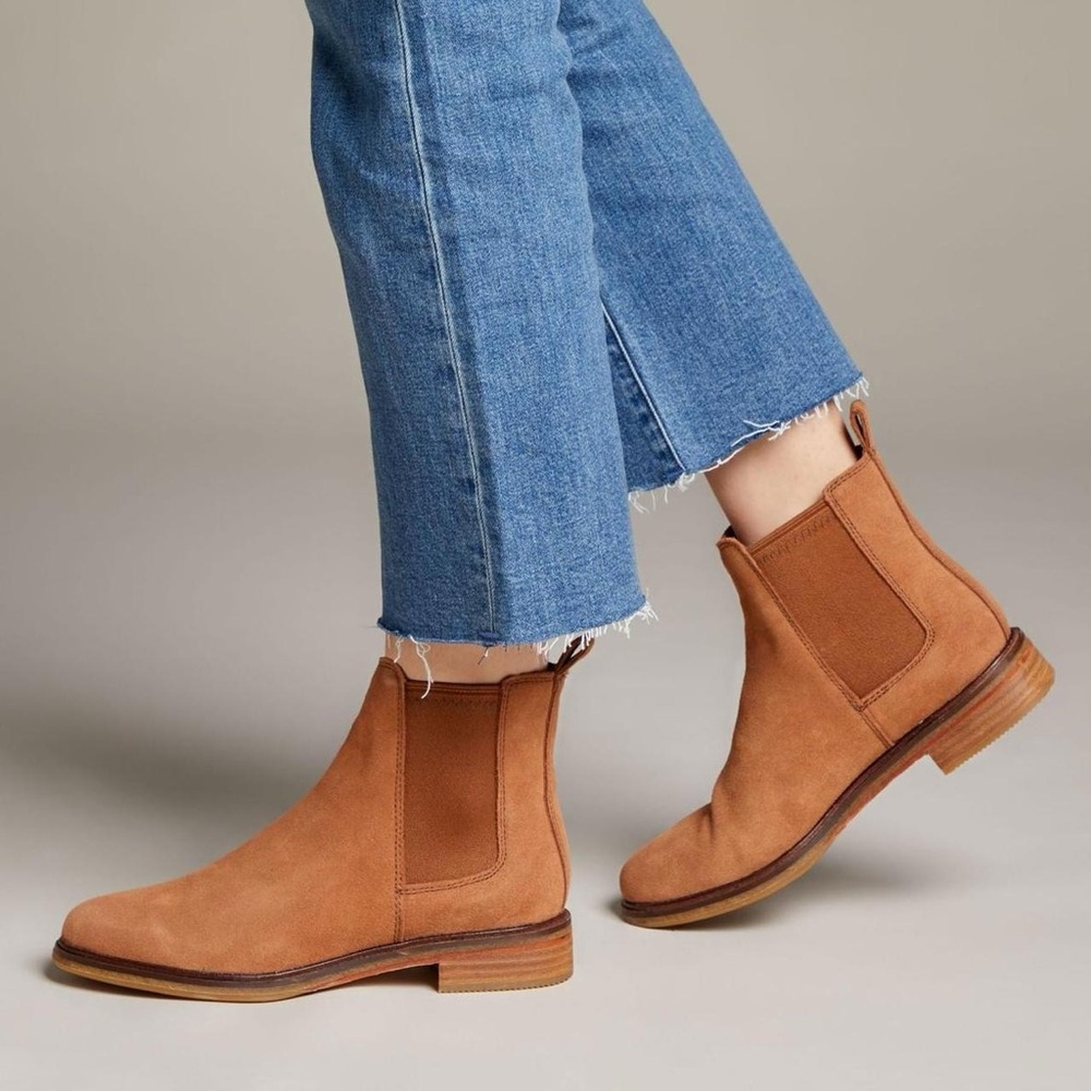 Clarkdale Arlo boot in tan suede